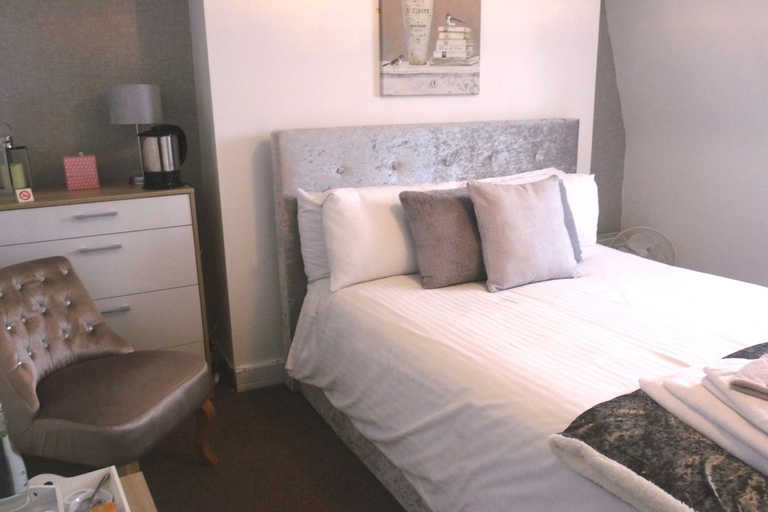 Bedroom 3, Aaran Guesthouse, Dorset