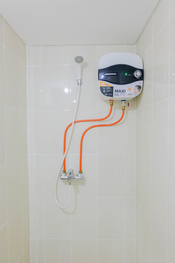 Bathroom 3, Cozy Studio Room at M-Town Apartment near Summarecon Serpong Mall, Tangerang