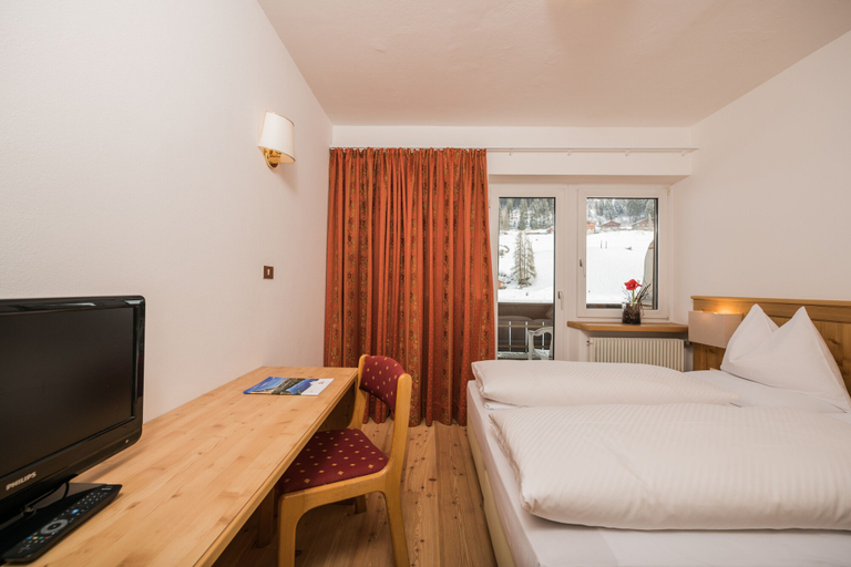 Bedroom 3, Hotel Waldheim Sexten Sesto, Bolzano