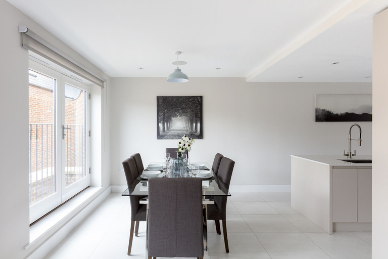 Others 5, Immaculate Central Windsor Town House, Slough