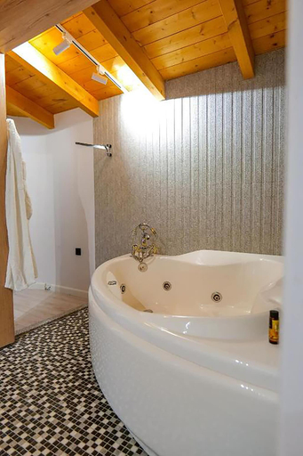 Bathroom 4, Hotel Semajo, Vlorës