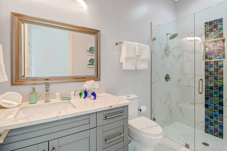 Bathroom 3, 3915 Gulfstream Pkwy, Lee