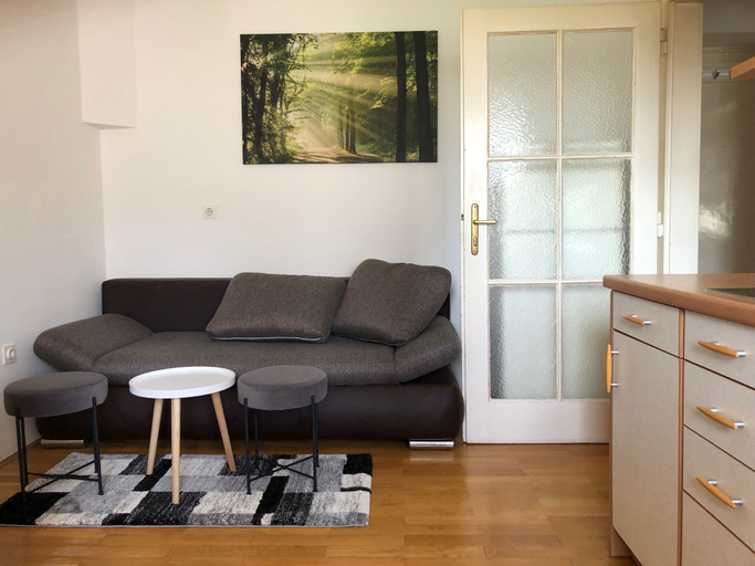 Others 4, Alher Apartma, Ljubljana