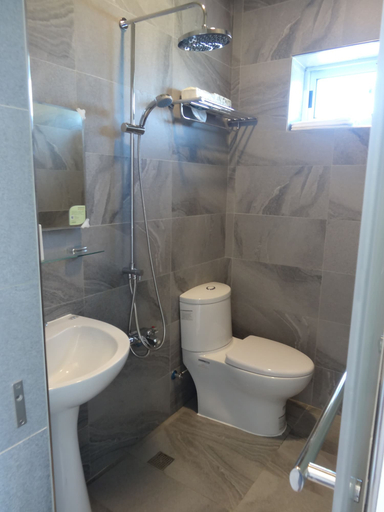 Bathroom 3, Xiaoliuqiu 1302 Seaview Guesthouse, Pingtung