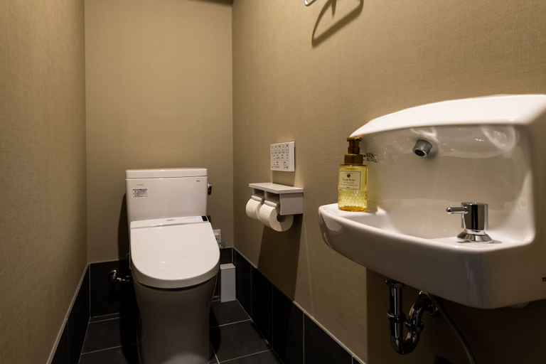 Bathroom 3, Porto7-5, Chatan
