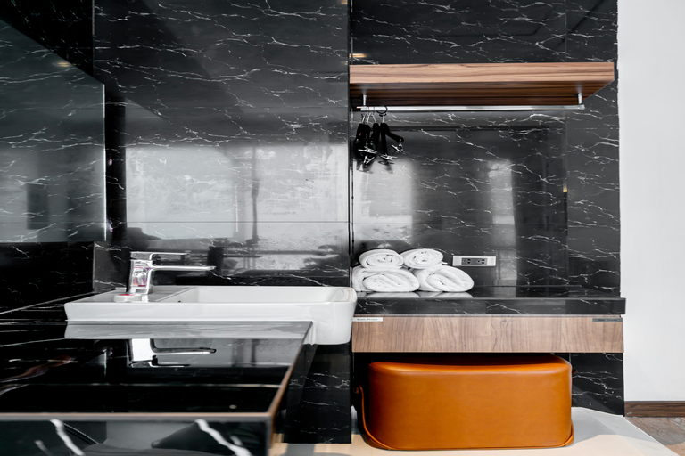 Bathroom 28
