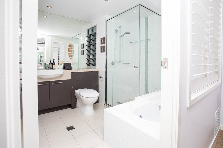 Bathroom 3, By The Sea Shore, Whitsunday