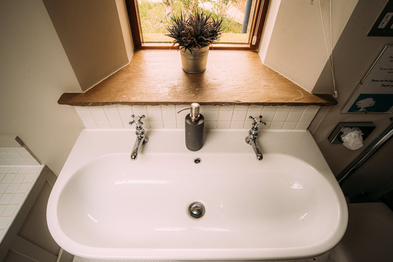 Bathroom 3, Laythams Holiday Lets Retreat, Lancashire