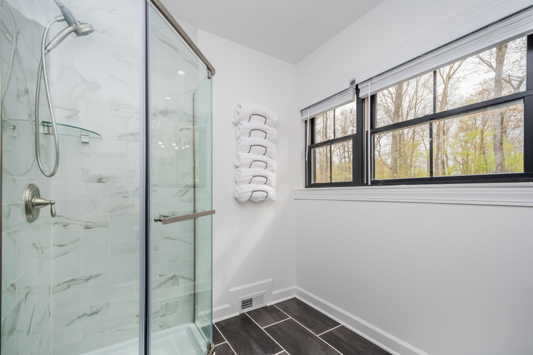 Bathroom 3, Penn Cove Dreams, Garrett