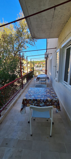 Others 4, Rooms Ante, Jelsa