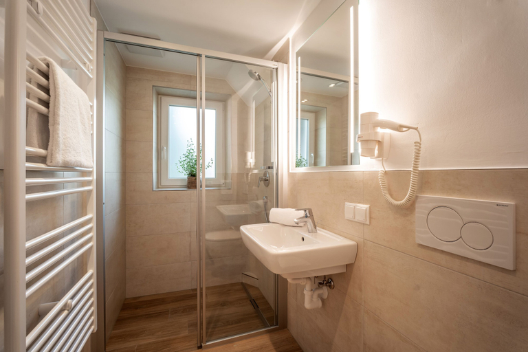 Bathroom 4, BRUGGER - ApartHotel, Schwaz