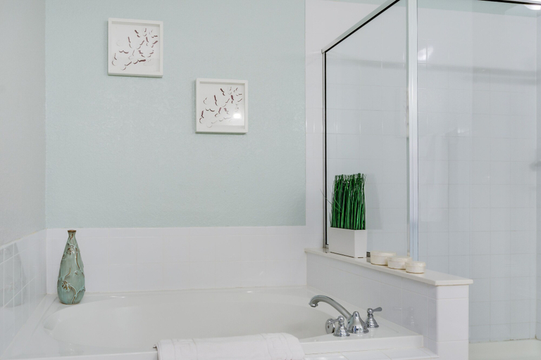 Bathroom 4, Miranda's Gem Deluxe 3 Bedroom Condo by RedAwning, Orange