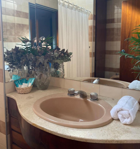 Bathroom 4, Casa Reconquista, Capital