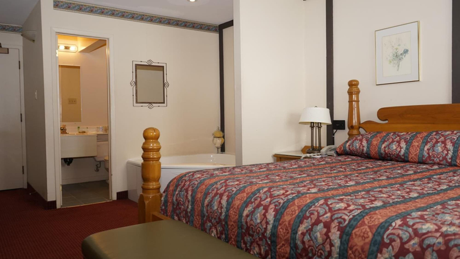 Bedroom 5, McIntosh Country Inn & Conference Centre in Canada, Stormont, Dundas and Glengarry