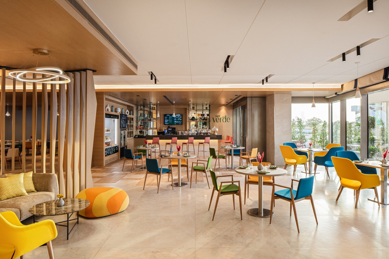 Food & Drinks 5, Holiday Inn Hotel & Suites Dubai Science Park by IHG, Dubai
