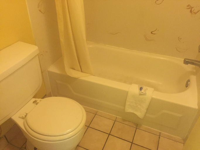 Bathroom 4, Economy Inn, San Juan