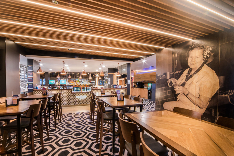 Food & Drinks 5, Airlie Beach Hotel, Whitsunday