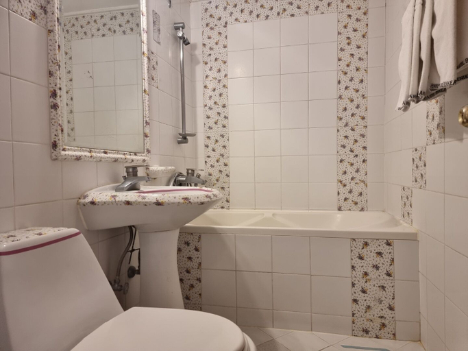 Bathroom 5, Benikea Mountain and Sea Yangyang, Yangyang