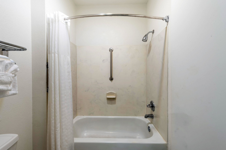 Bathroom 4, Americas Best Value Inn & Suites Ft. Worth S, Fort Worth