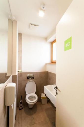 Bathroom 5, Cube Central Rooms for 2 - Hostel, Ljubljana