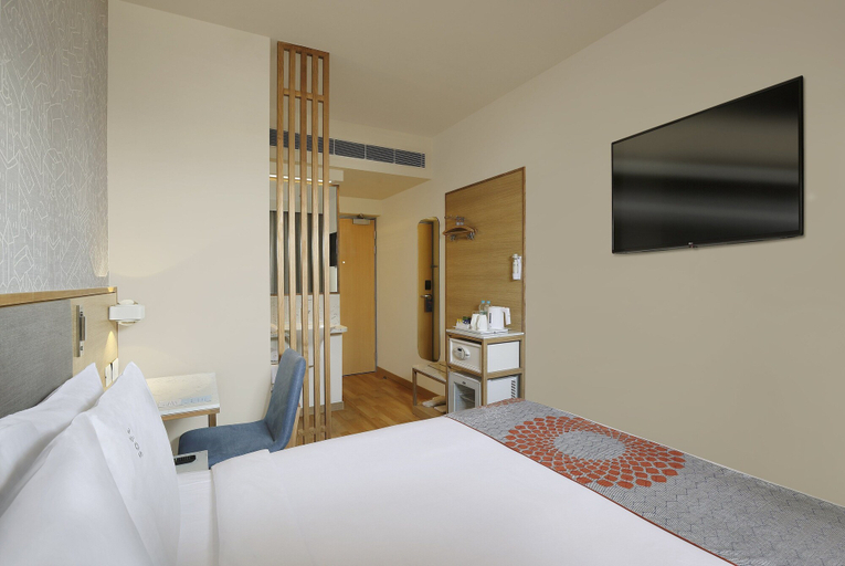 Bedroom 2, Holiday Inn Express AHMEDABAD PRAHLAD NAGAR by IHG, Ahmadabad