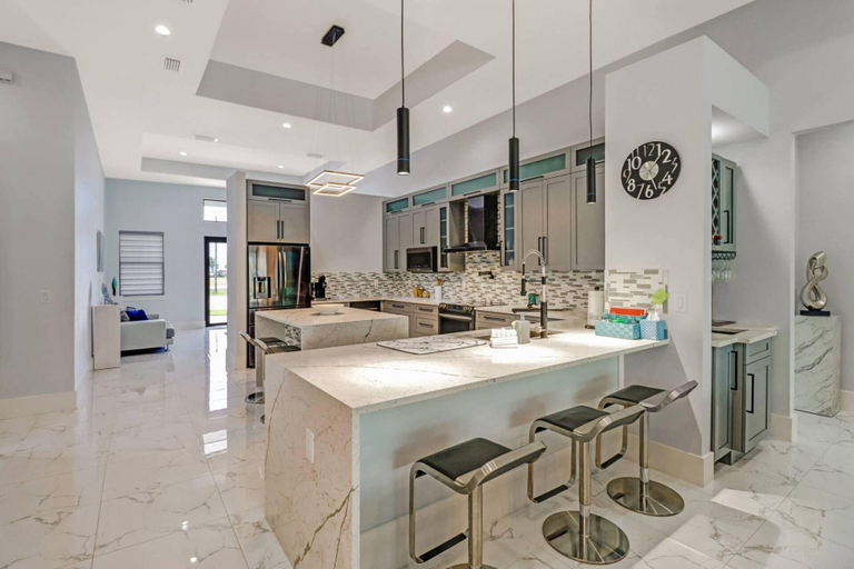 Others 5, 3915 Gulfstream Pkwy, Lee