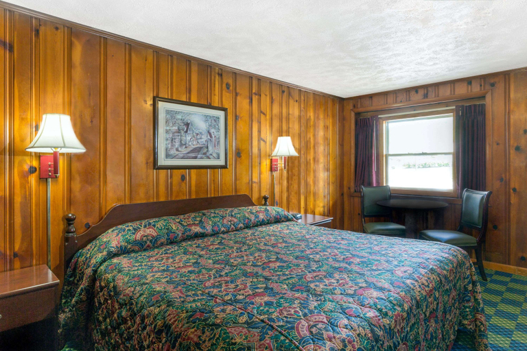 Bedroom 5, Knights Inn - Athens, OH, Athens