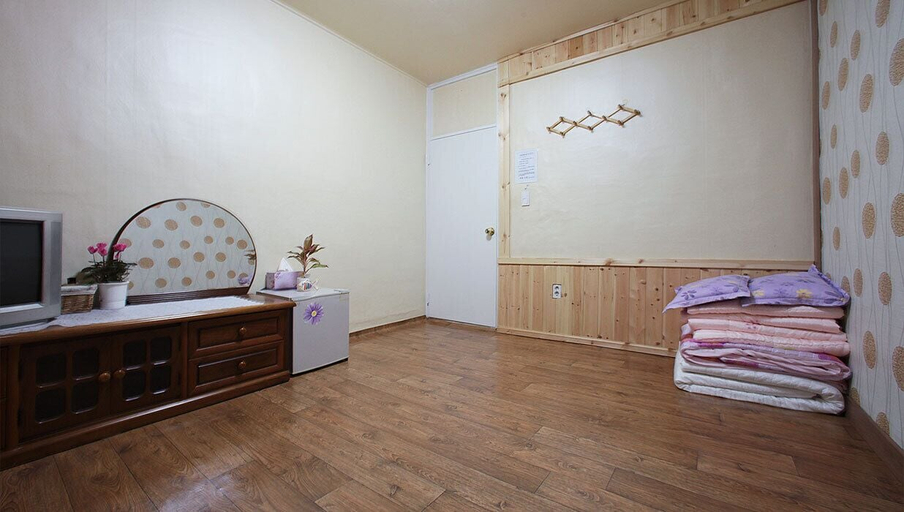 Bedroom 2, Muju Bakam Villa Pension, Muju