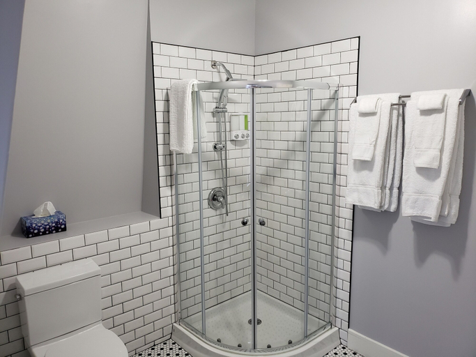 Bathroom 3, Georgestown Inn, Division No. 1