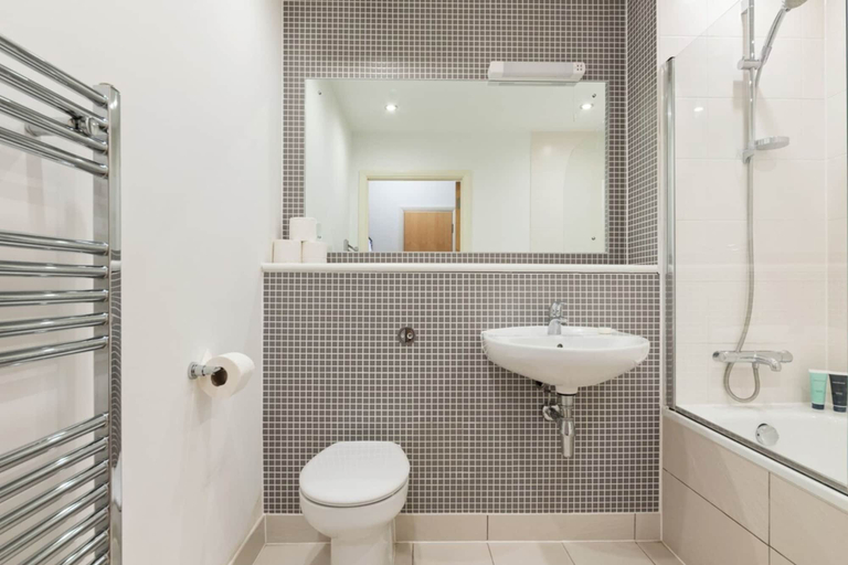 Bathroom 4, Beautiful 1 Bedroom Apartment in Shepherd's Bush, London