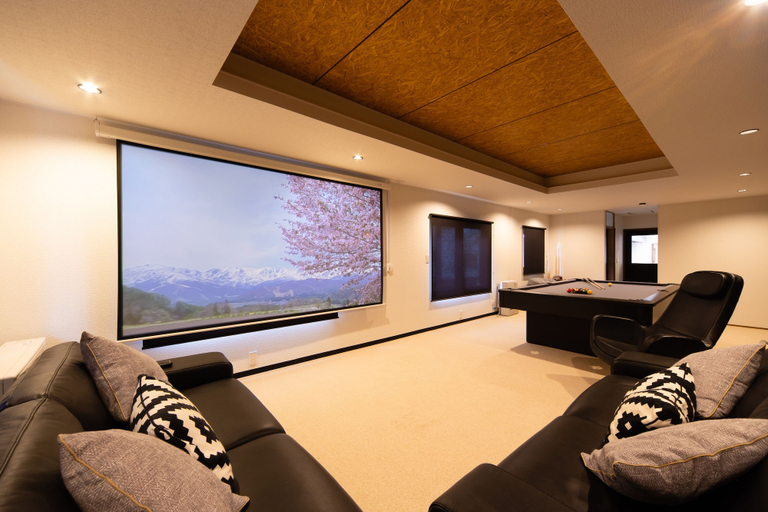 Others 5, The Castle, Hakuba