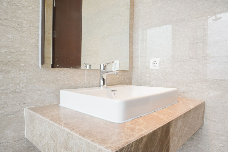 Bathroom 2, Elegant and Spacious 3BR Menteng Park Apartment, Central Jakarta