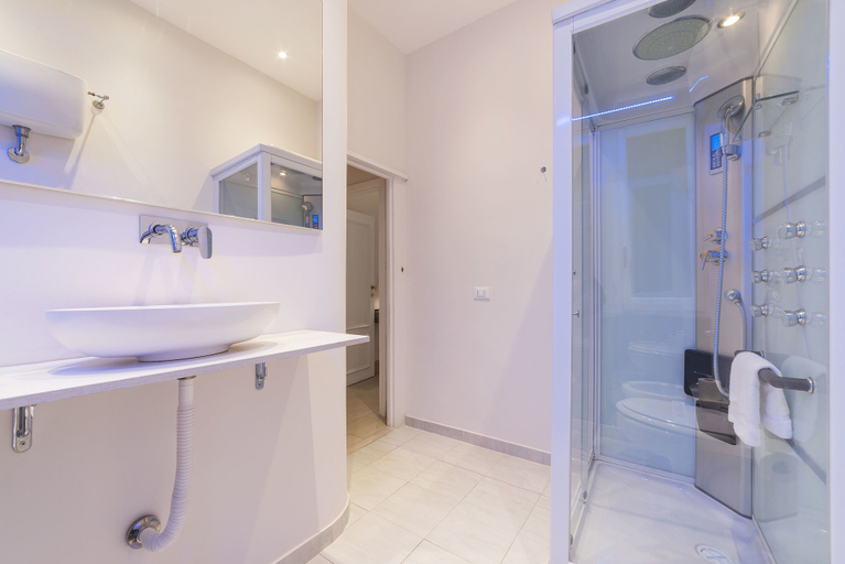 Bathroom 4, Saint Peter Suite Apartment, Roma