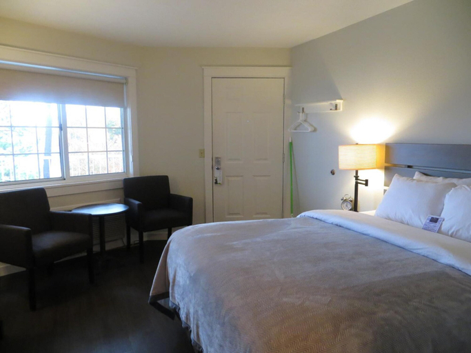 Bedroom 4, Brio Beach Inn, Grand Traverse