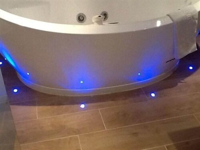 Bathroom 3, La Fontana Italian Restaurant With Rooms, Oxfordshire
