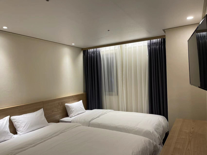 Bedroom 4, The Garden Hotel, Jongno