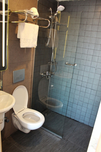 Bathroom 4, The Lola Hotel, Fatih