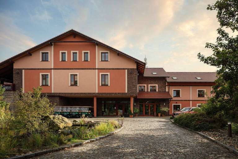 Exterior & Views, Golf & Spa Resort Kunětická Hora, Pardubice