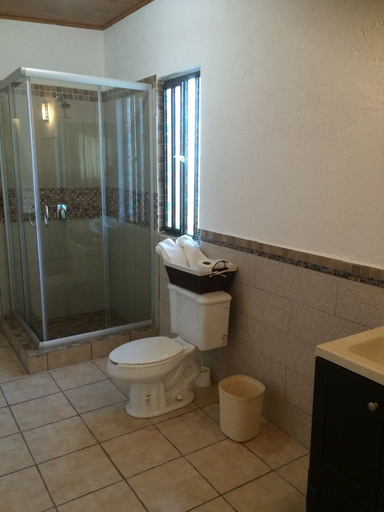 Bathroom 3, Casa de la Montaña, Allende