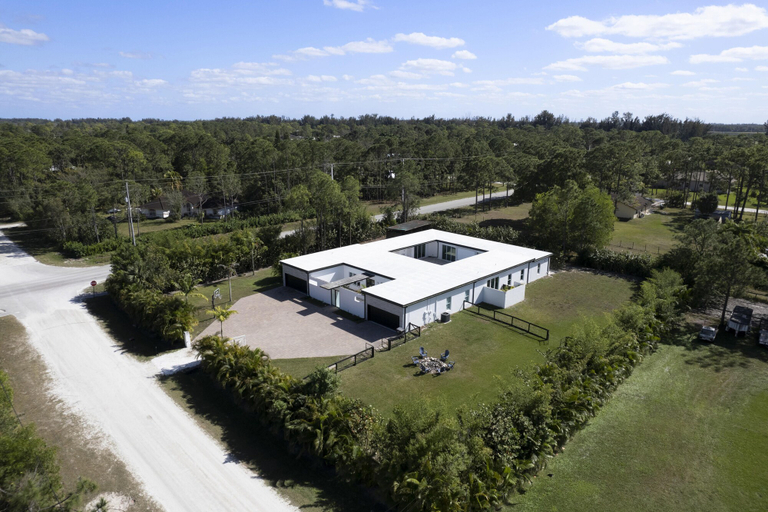 Exterior & Views 2, 6BR Sleeps 15 Pool BBQ Firepit Games Stables More!, Palm Beach