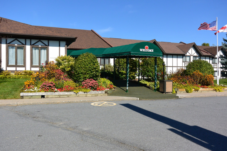 Exterior & Views 2, McIntosh Country Inn & Conference Centre in Canada, Stormont, Dundas and Glengarry