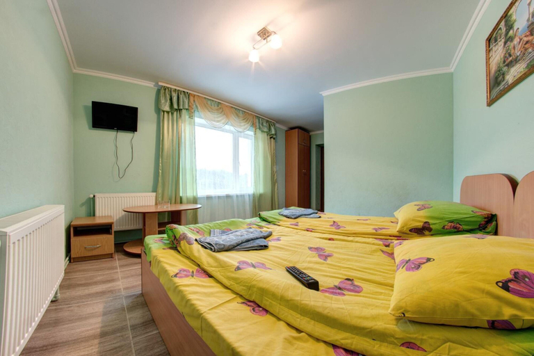 Bedroom 3, Toga, Rakhivs'kyi