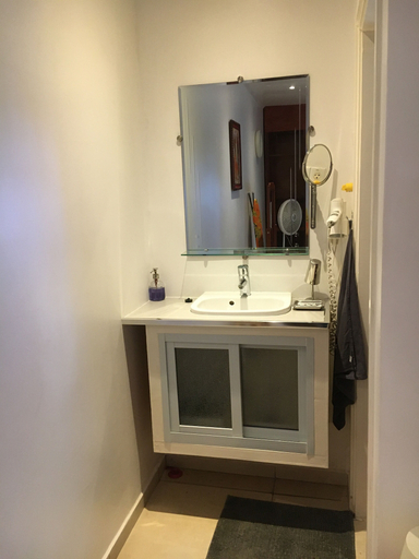 Bathroom 4, Asteria Studios, Centrum