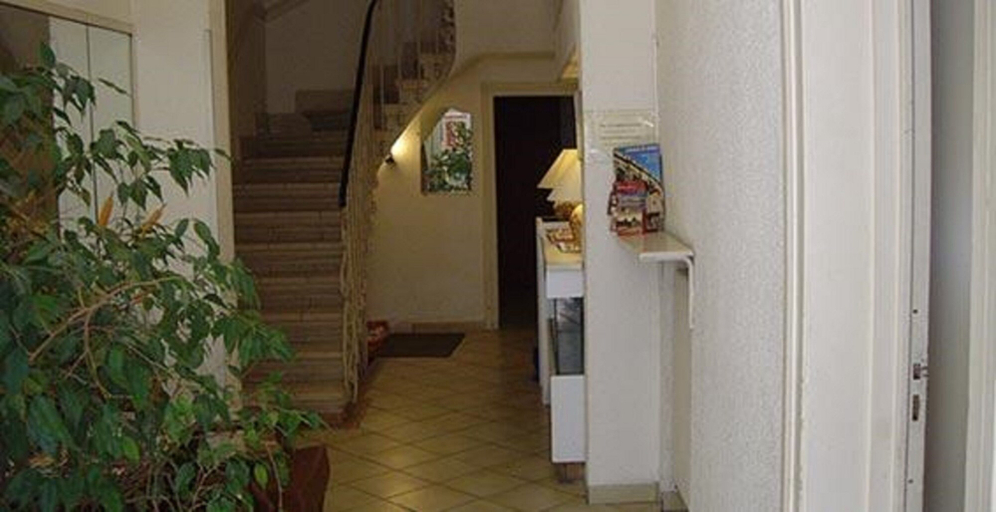 Others, Hôtel de Paris, Hérault