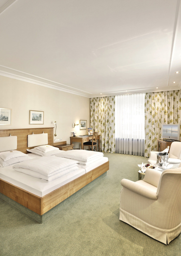 Bedroom 4, Hotel Bayerischer Hof, Lindau (Bodensee)
