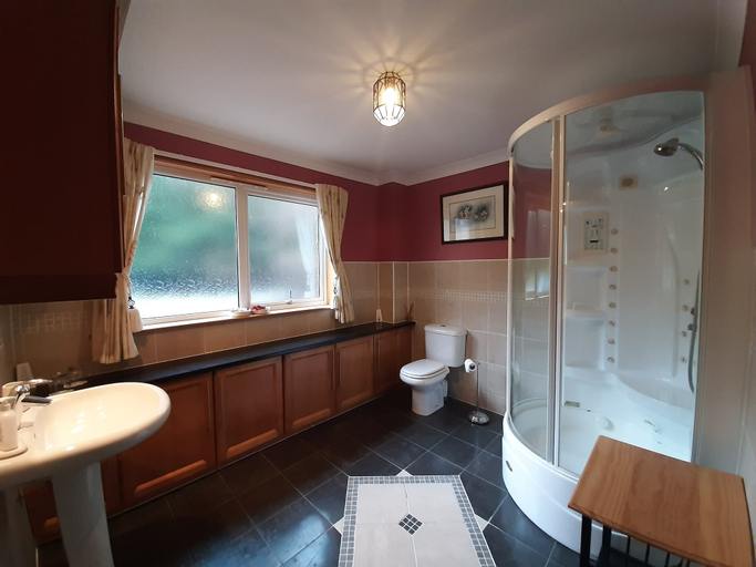 Bathroom 3, High March, Highland