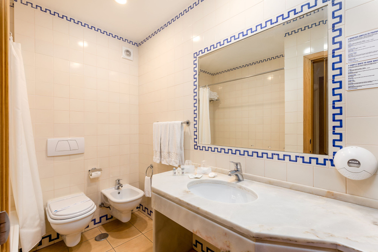 Bathroom 4, Hotel Apartamentos Dunamar, Vila Real de Santo António