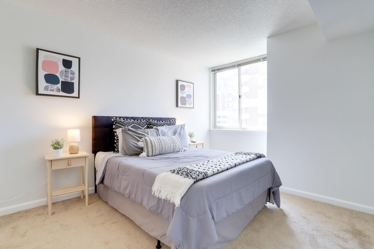 Gorgeous 1 Bedroom Condo at Ballston, Arlington