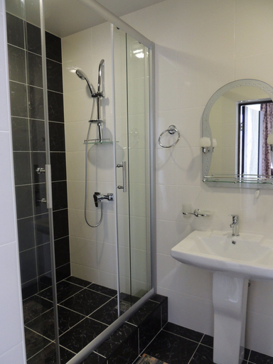 Bathroom 3, Piano Guesthouse, Sochi gorsovet