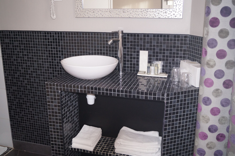 Bathroom 4, L'Univers, Marne